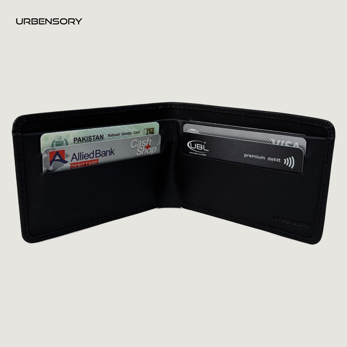 Close-up of card alignment in The Zero wallet’s interior pocket