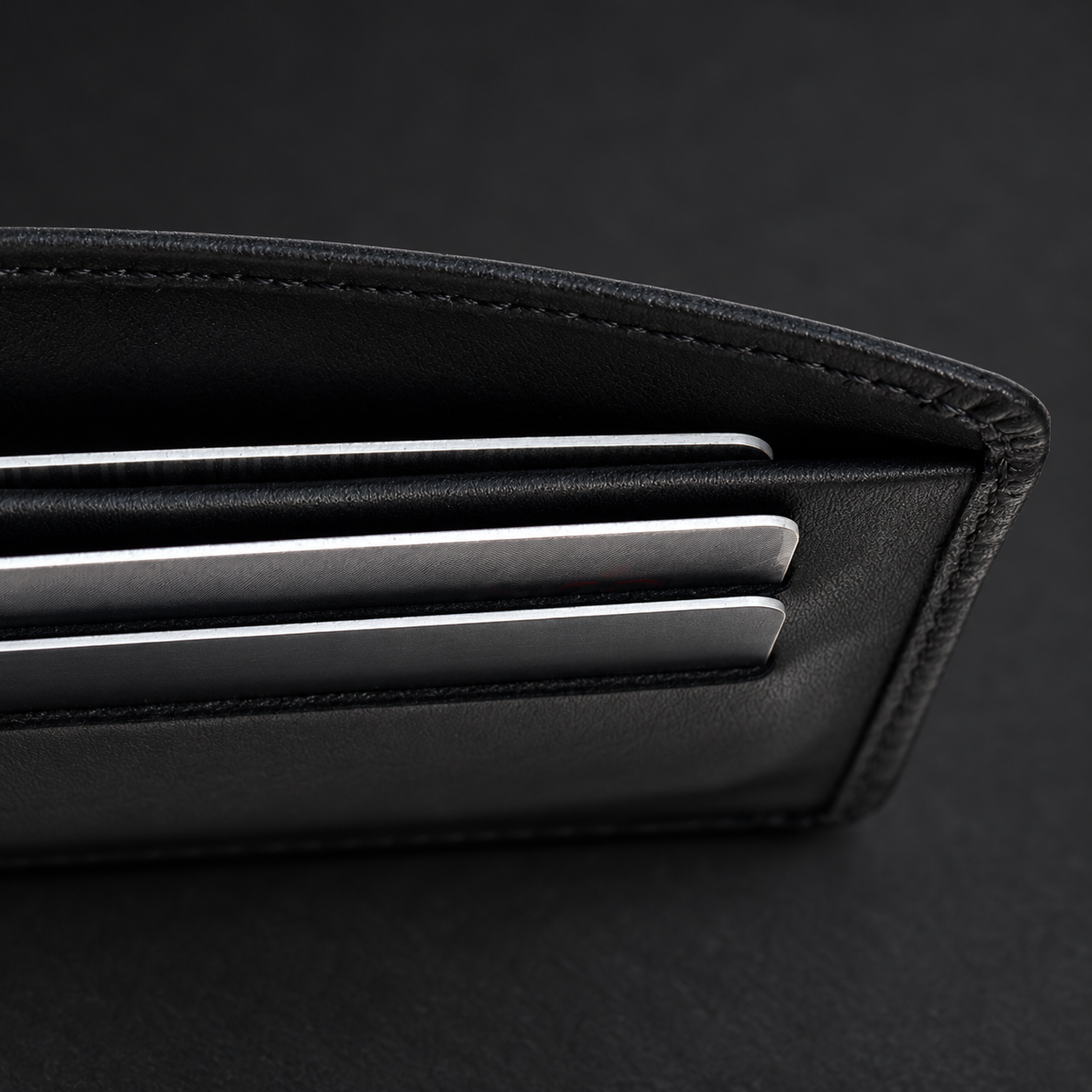 The hidden fifth card slot inside the cash compartment